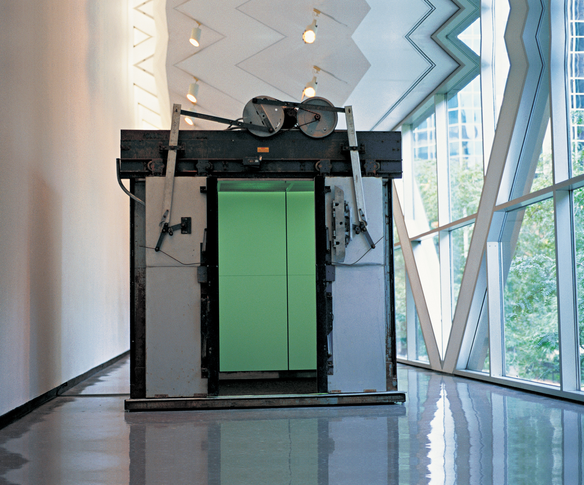 改装后的电梯舱; 8'x 8'x 60"(243.8 x 243.8 x 152.4厘米); Dakis Joannou系列