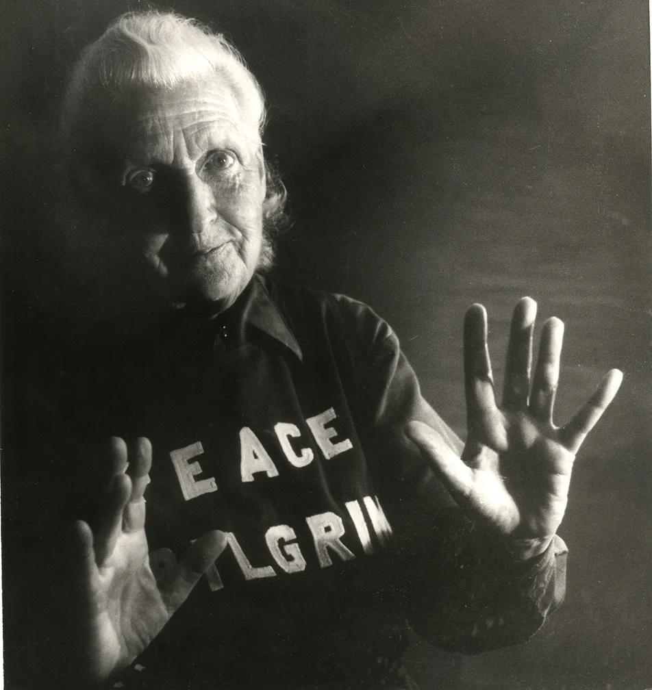 PPphoto_Portrait9SEPIA_hands upLowRes.jpg