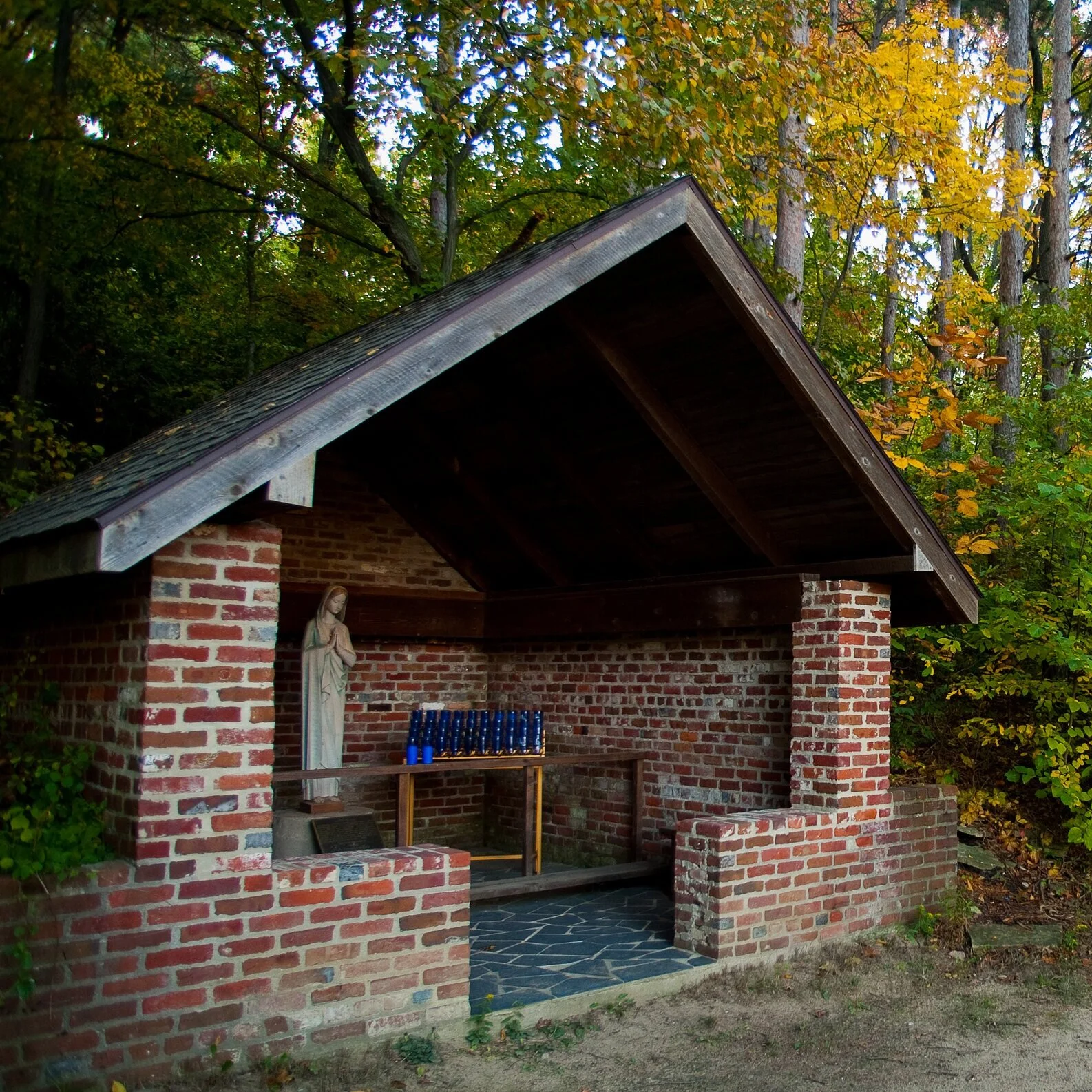 ChapelinWoods07.jpg