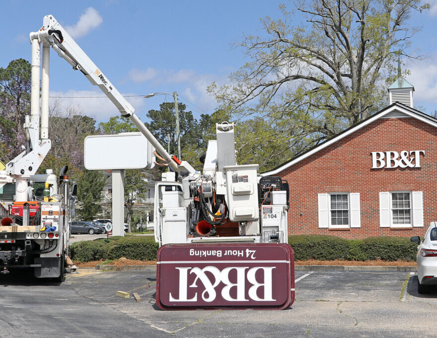 Crews removed the BB&amp;T sign from the bank’s Courthouse Square branch March 30. The branch consolidated with BB&amp;T’s other local operations into a new facility on J.K. Powell Boulevard. Photo by Justin Smith