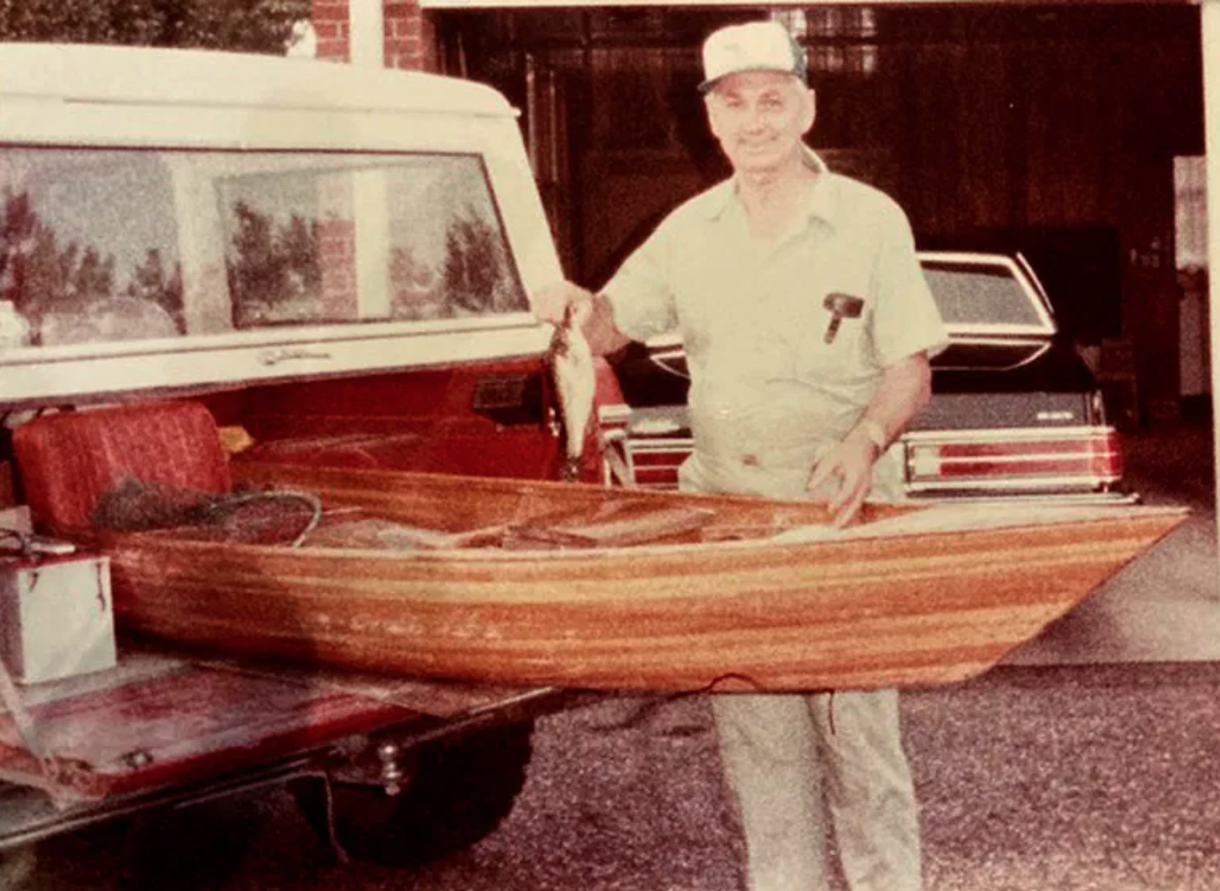 威拉德小, 96, is a life-long fisher of the river who was instrumental in getting the Fair Bluff River Walk funded. 了照片