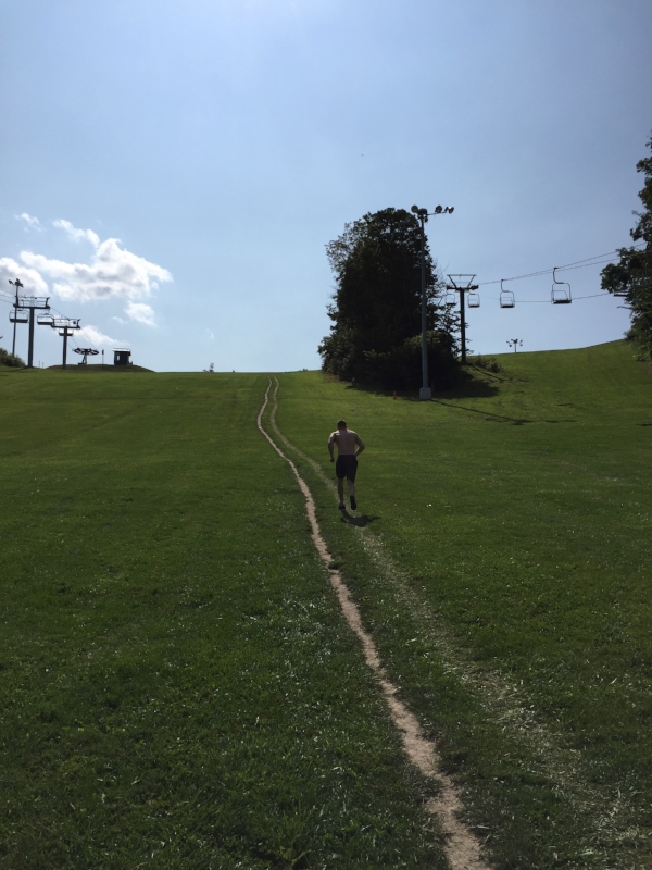 迈克跑起来"The Hill"