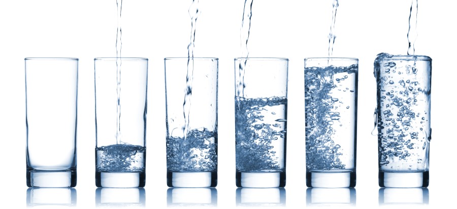 Musical_Glasses_pouring_water_xl_22429309_(Custom).jpg