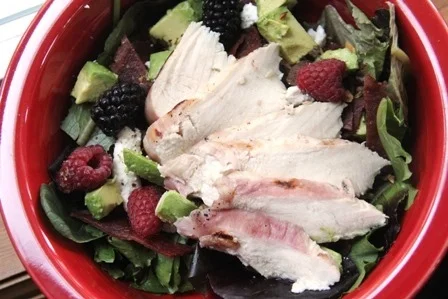 覆盆子罂粟种子鸡肉salad_thumb.jpg