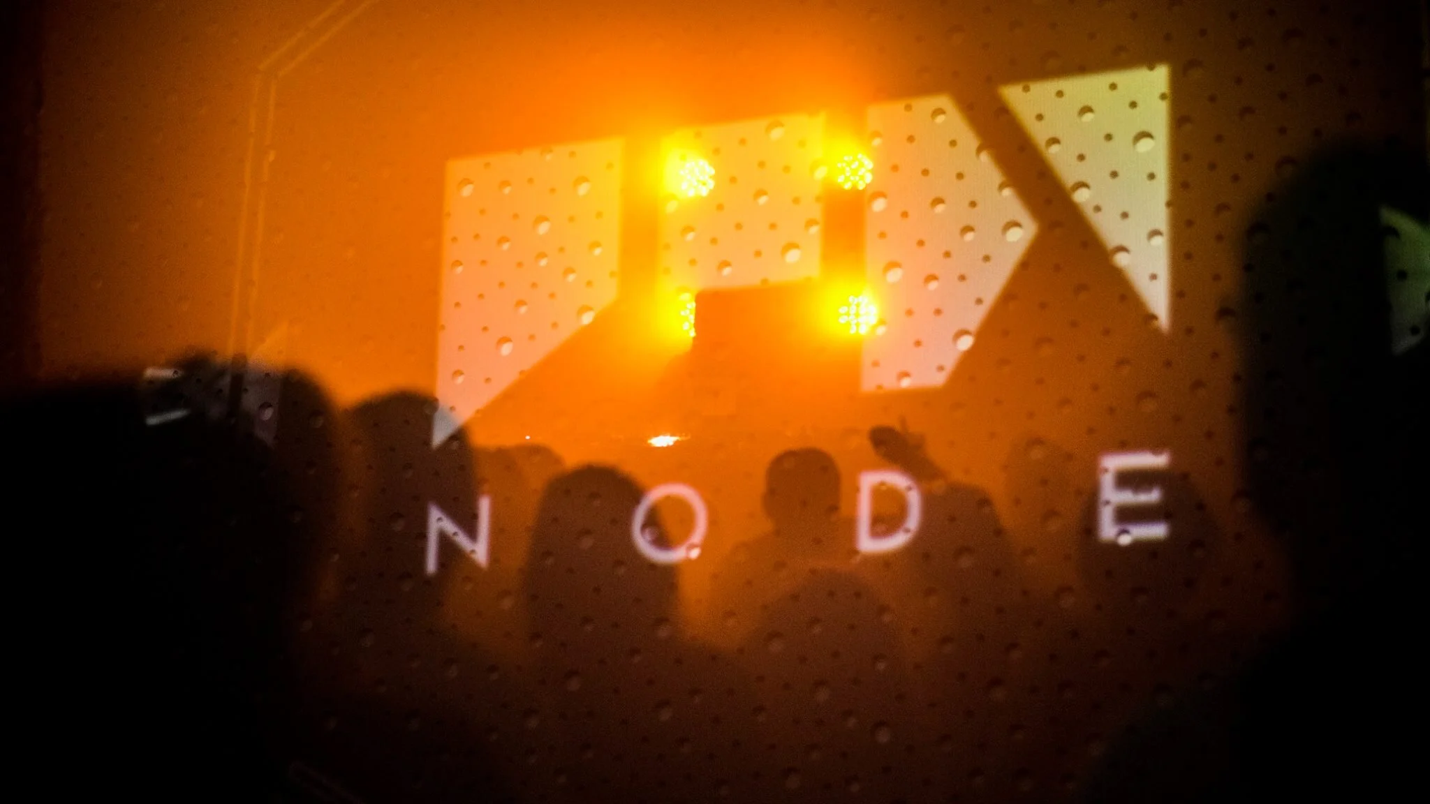 Node Barcelona: cuando el techno entra en órbita festiva (y los nodos vibran en conexión)