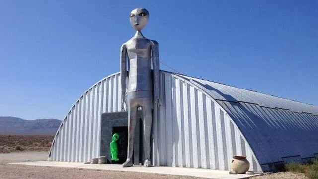 Petit Astronaute en BAHN· Records: Electrónica alienígena para un mundo sin clubes  [Première!]