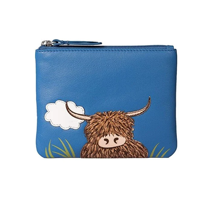 prada bucket hat and bolsa