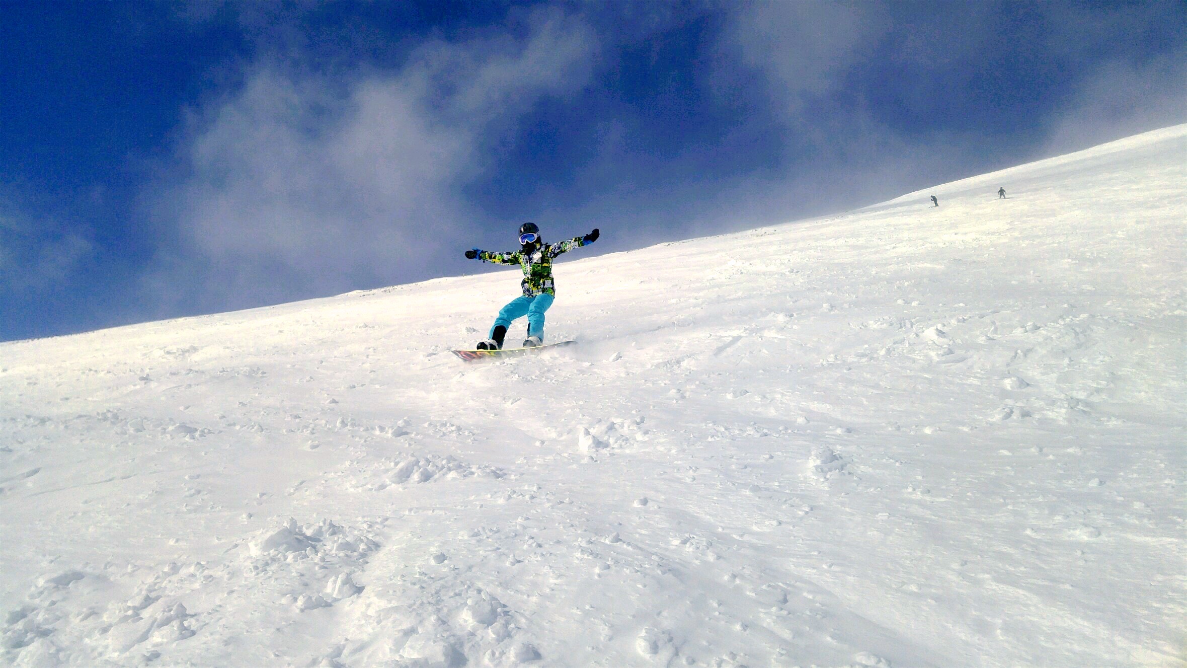 Whiter_Snow_MEA_Skiier.jpeg