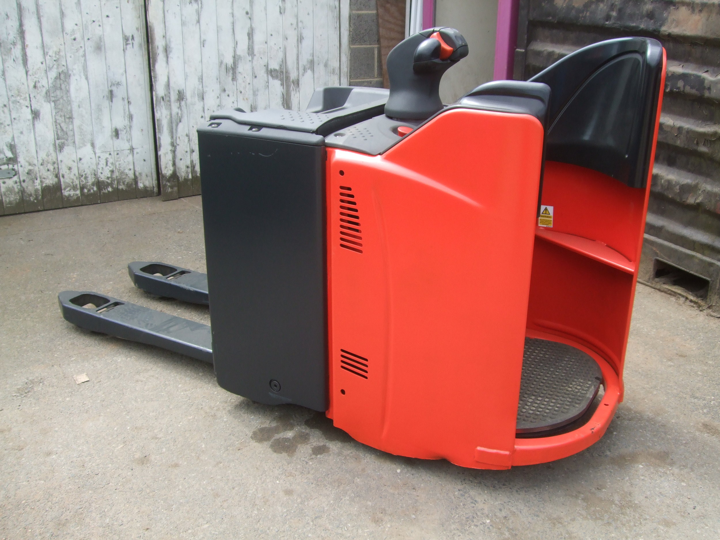 linde ride on pallet truck