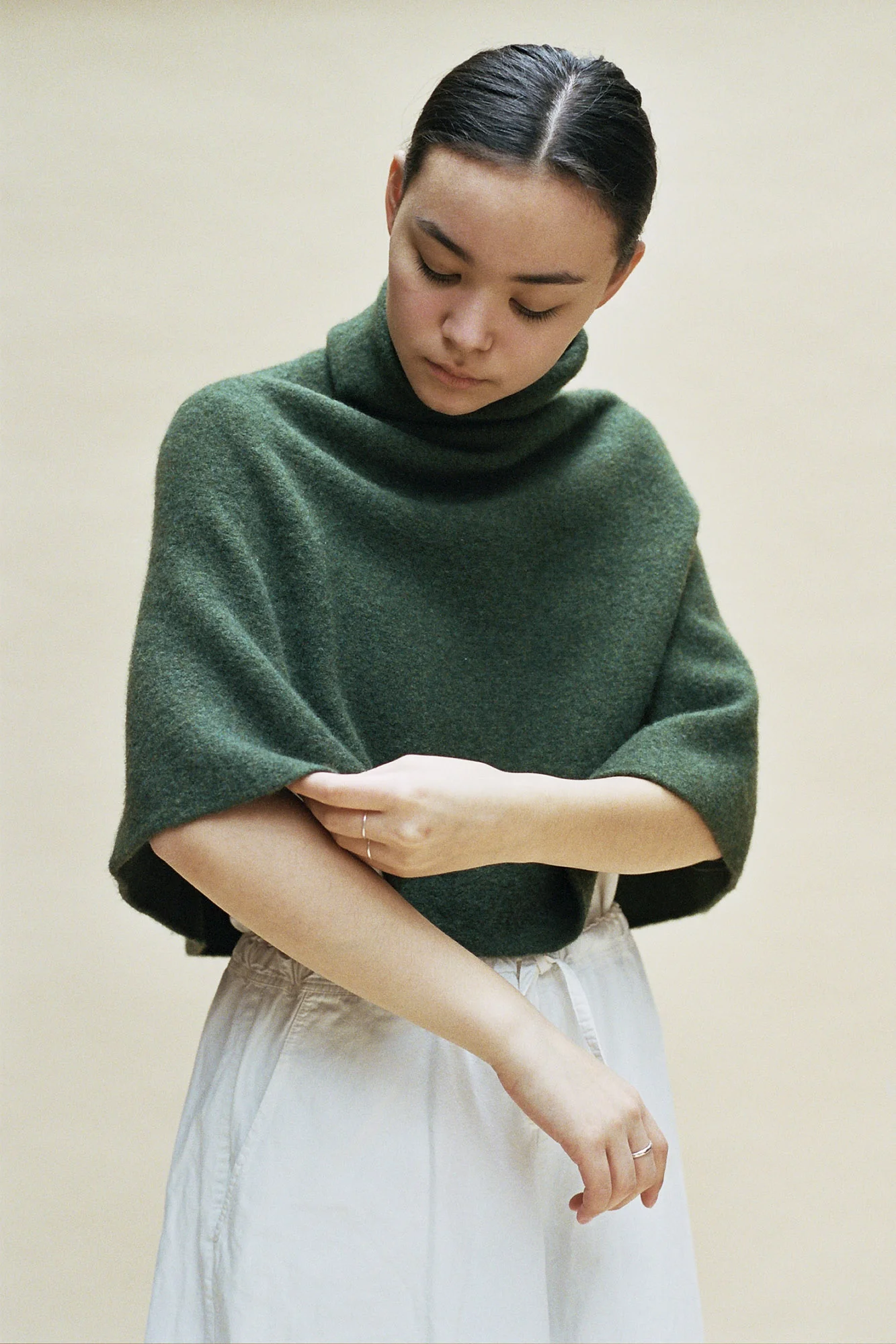 cecilie telle ラウンドネック　ポンチョ　ブラック cecilie telle ラウンドネックポンチョブラック