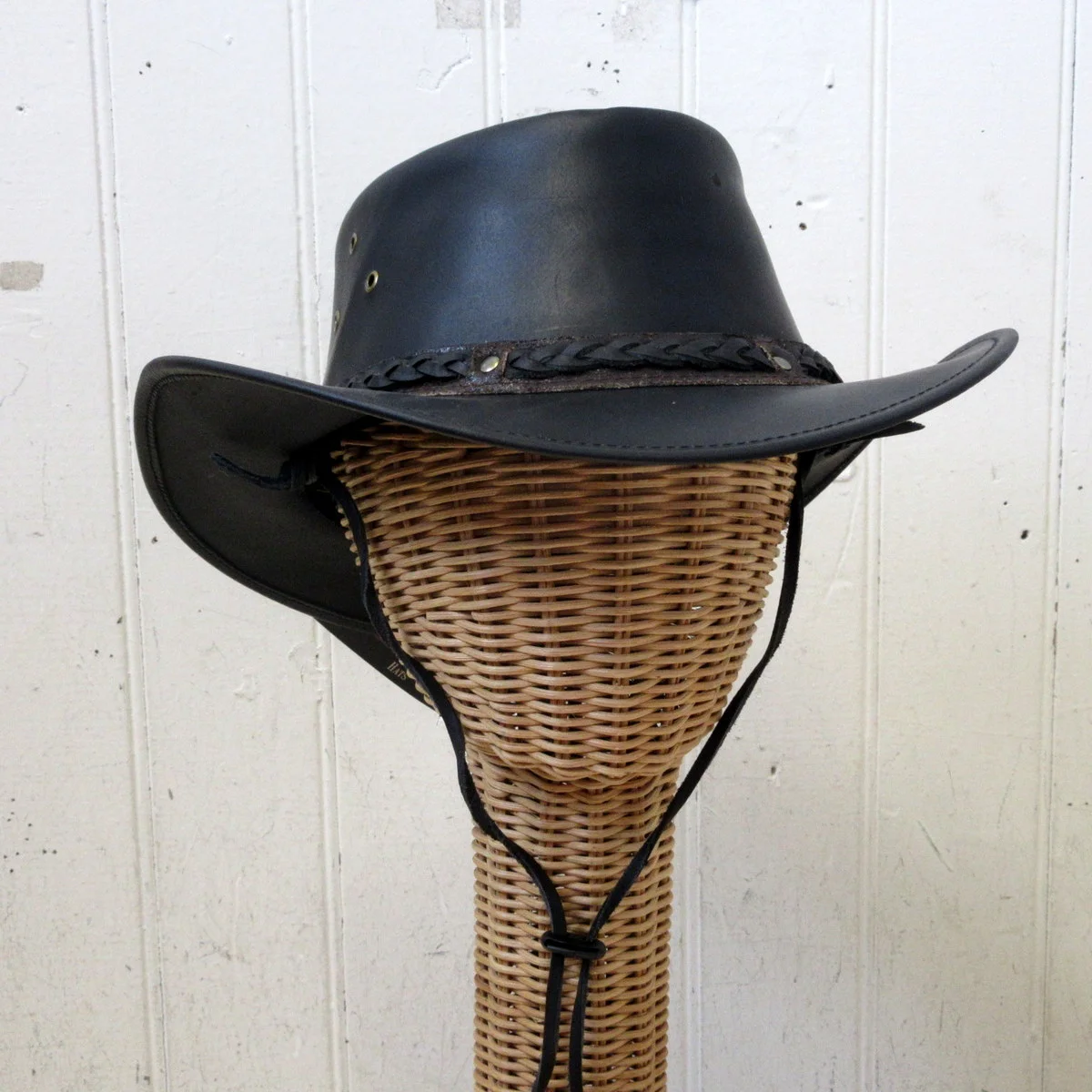 black outback hat