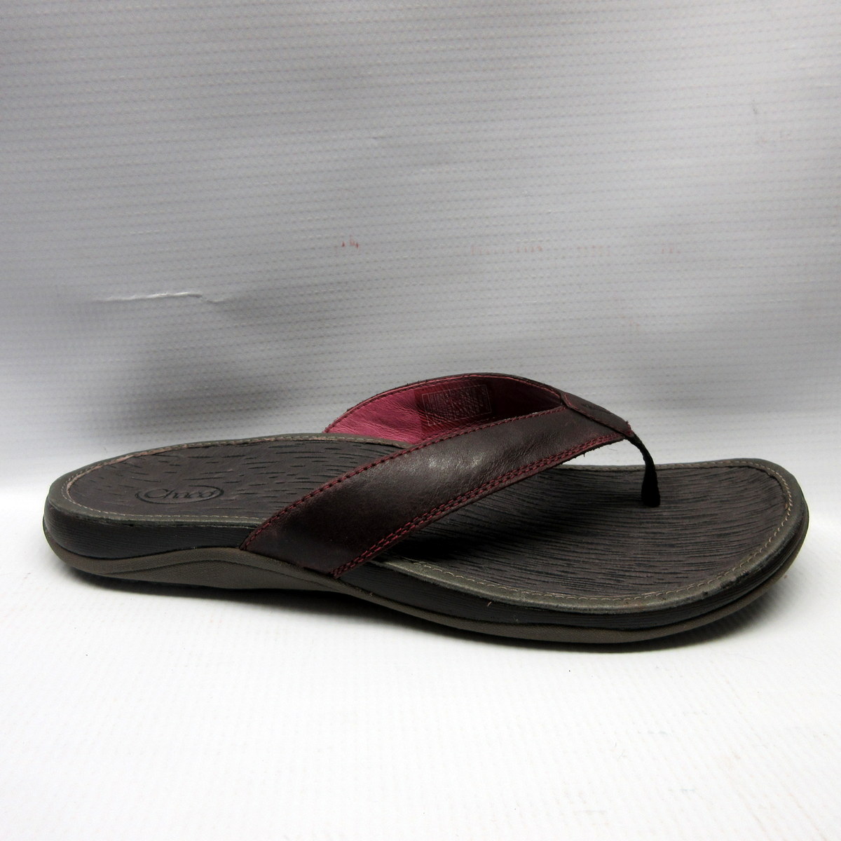 women's chaco flip flops size 7