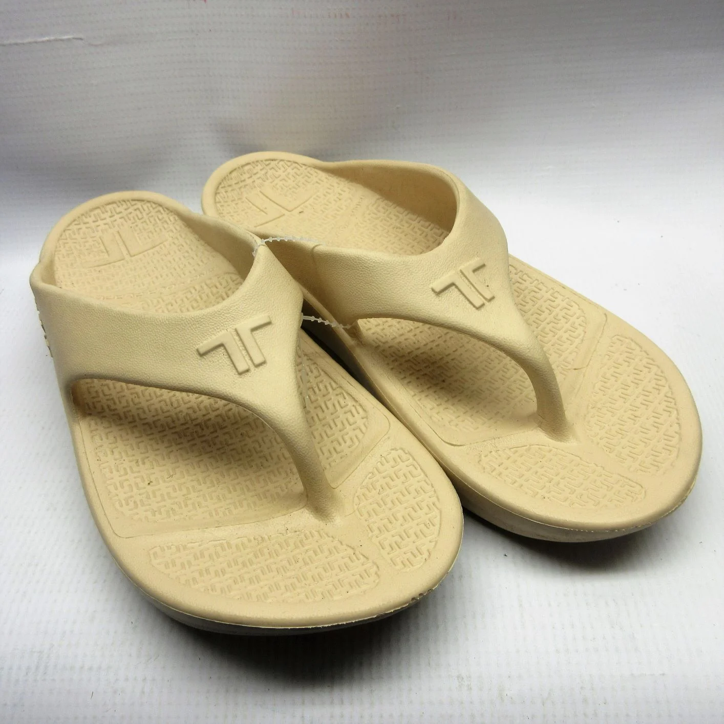 telic unisex flip flop