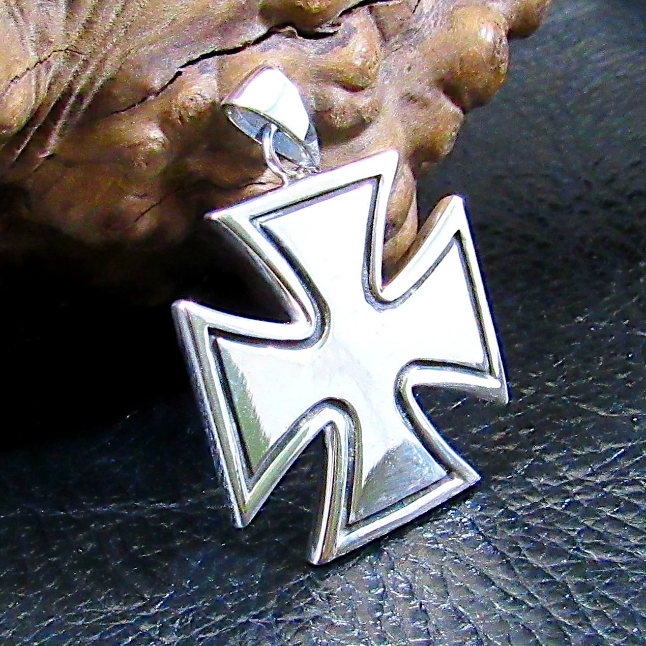 DZLSGR×RAOING OLD COIN IRONCROSS PENDANT DZLSGR×RAOING OLD COIN IRONCROSS PENDANT
