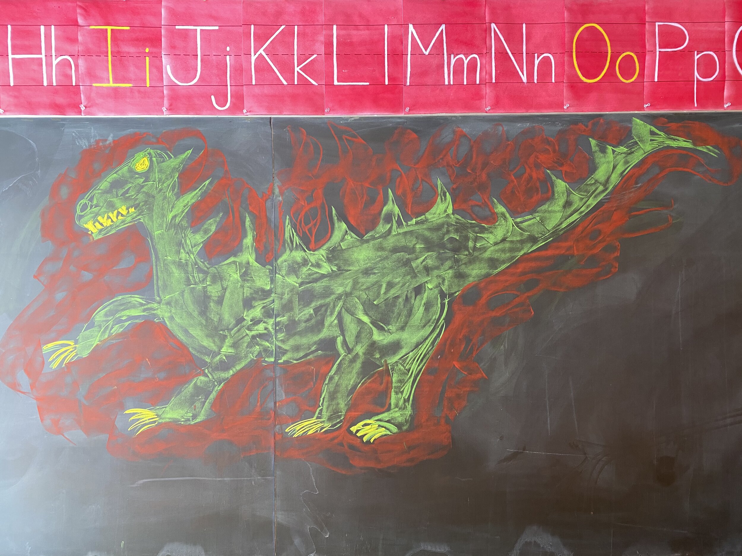 为了庆祝米迦勒节，一年级教室里的黑板画.