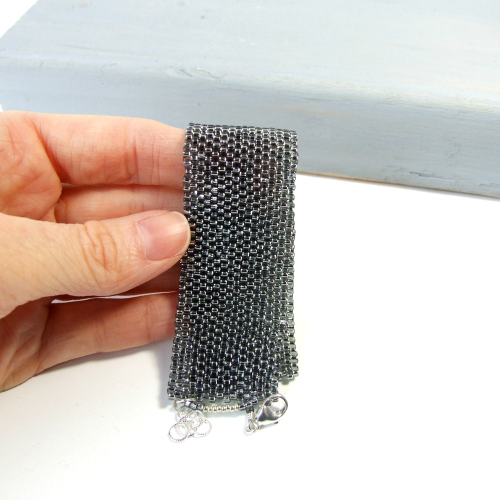 b27c-gunmetal-灰色编织玻璃-种子-珠-手链-beadwork-jewelry.jpg
