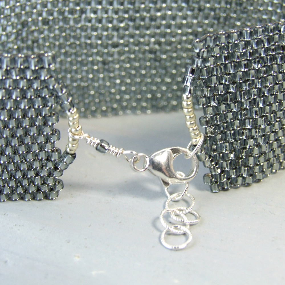 b27d-枪色灰色编织玻璃种子珠-手链-beadwork-jewelry.jpg