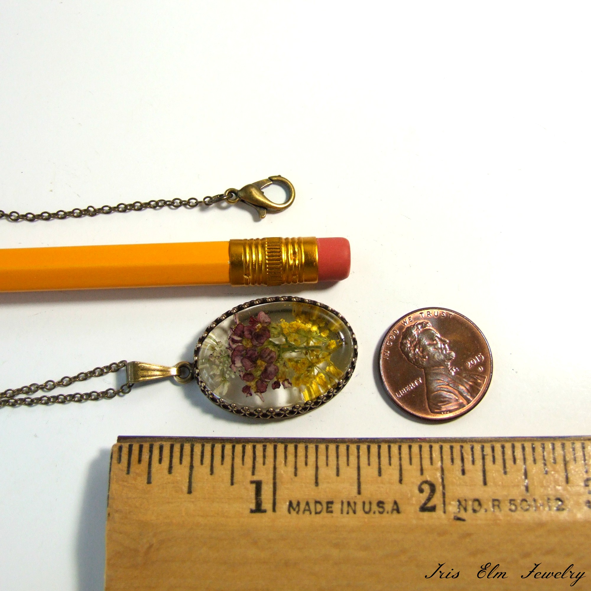 23i椭圆形野花红色红色黄色白色欧arrow草波西米亚风花真正压花项链树脂树脂古董黄铜工匠手工制作的珠宝.jpg
