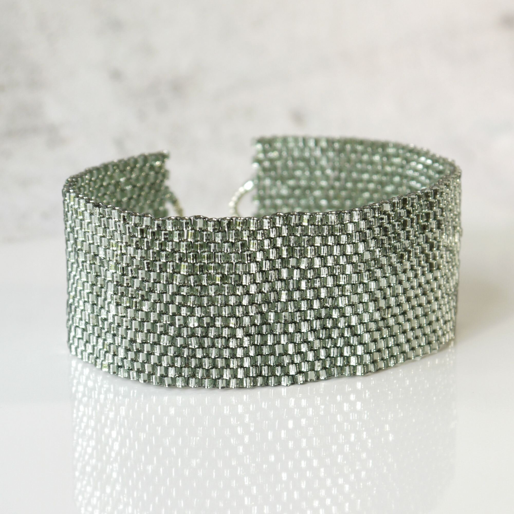 枪色玻璃编织袖口手链by Iris Elm Jewelry