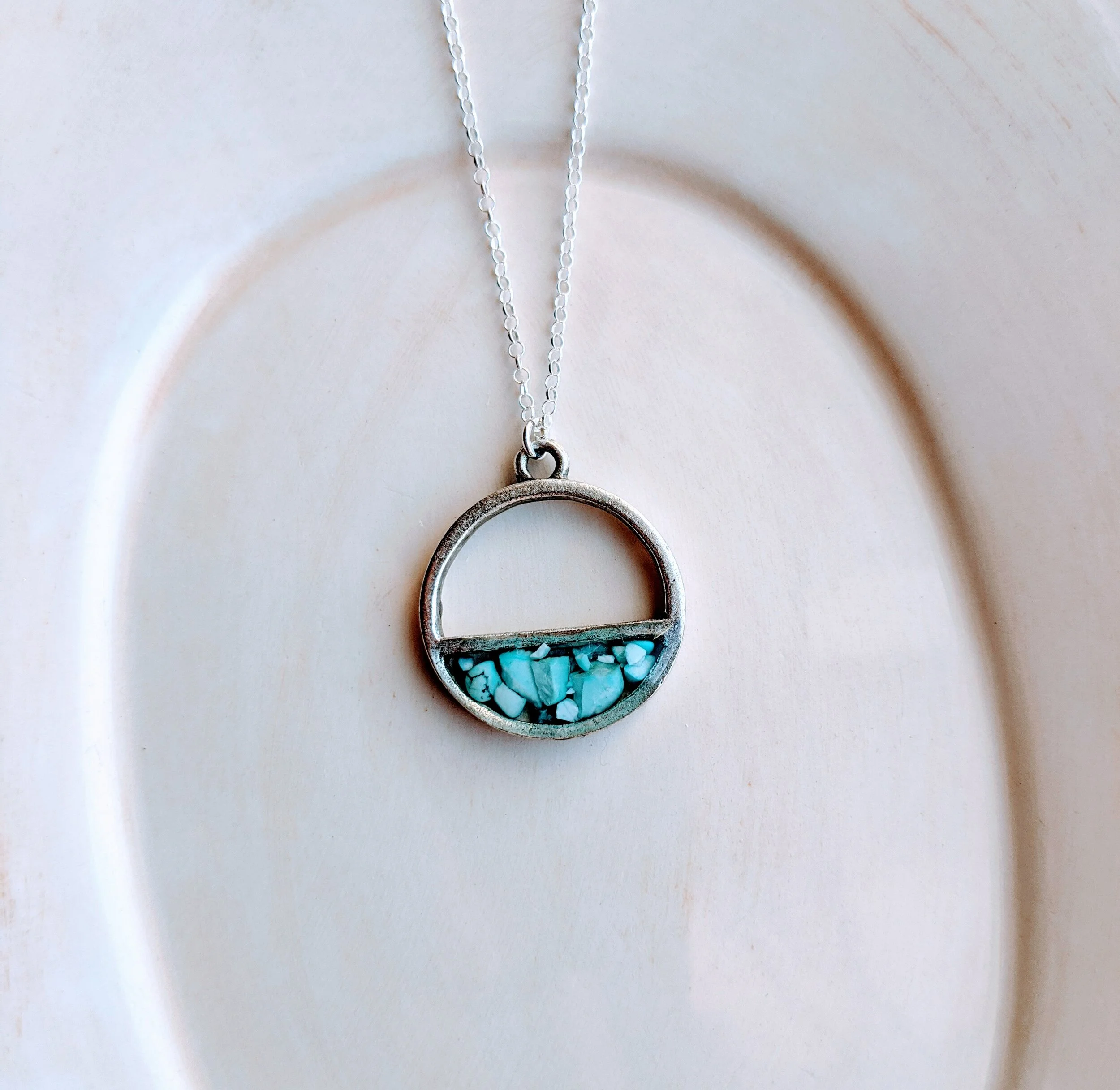Stone Chip Half Circle Necklace 