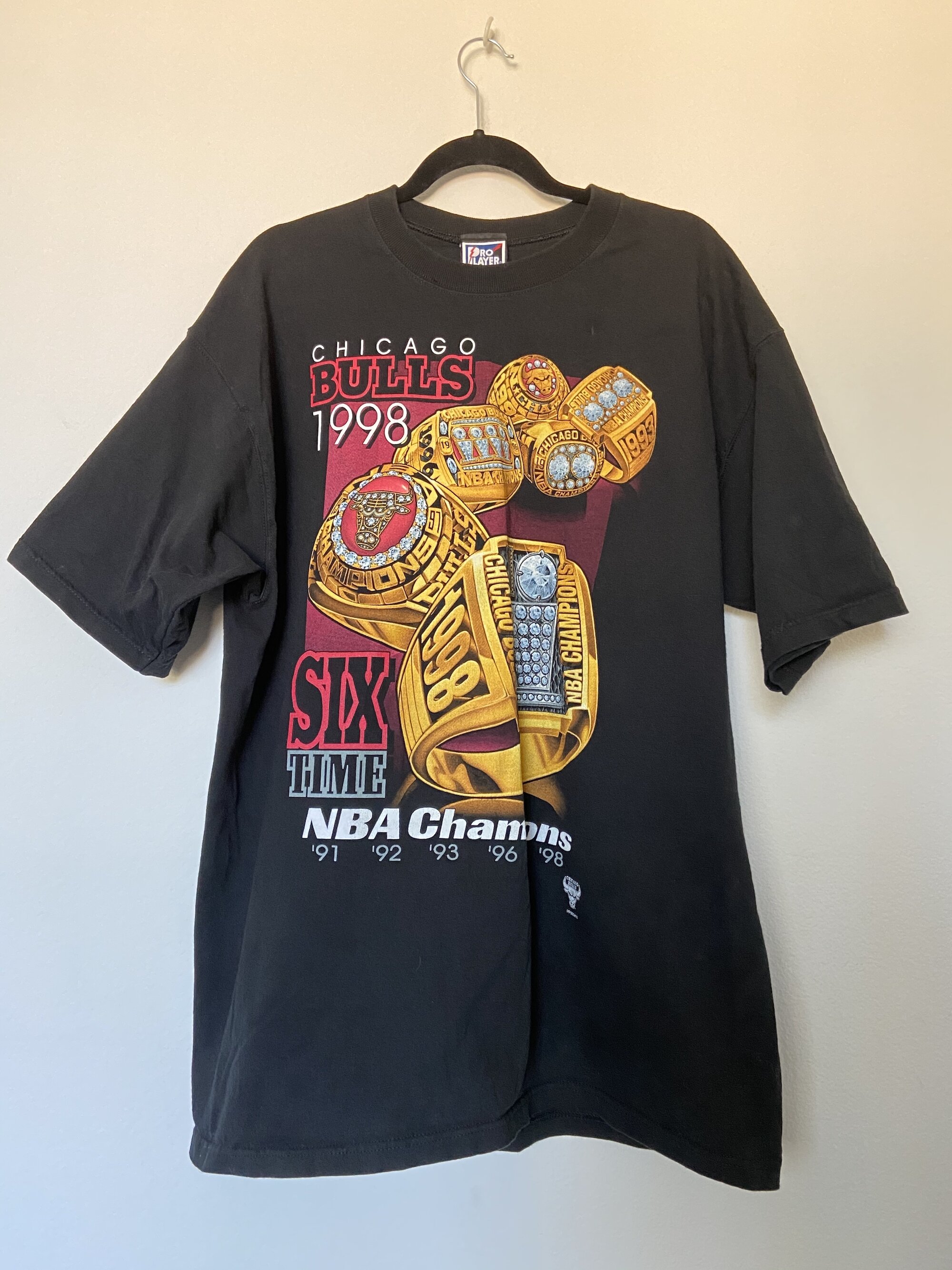 Vintage Chicago Bulls 1998 Six Time NBA Champions Ring Basketball Graphic T- Shirt — DEAD PEOPLE'S SHIT