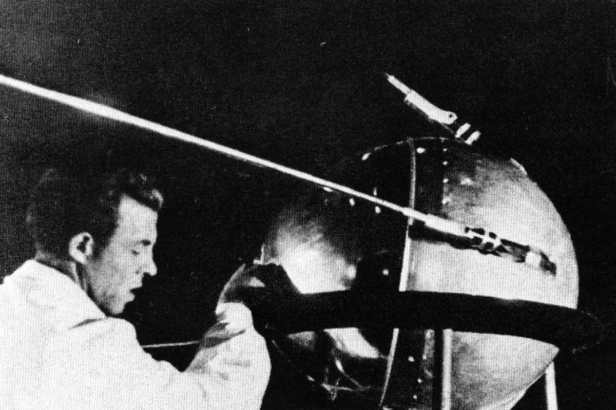 1957 Году в СССР запустили первый искусственный Спутник.