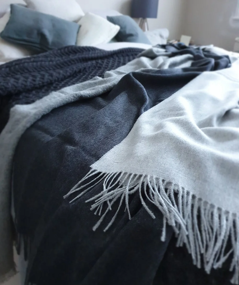 Jogbliving Cosyjo Aran Cable Blanket In Charcoal Grey Jogbliving