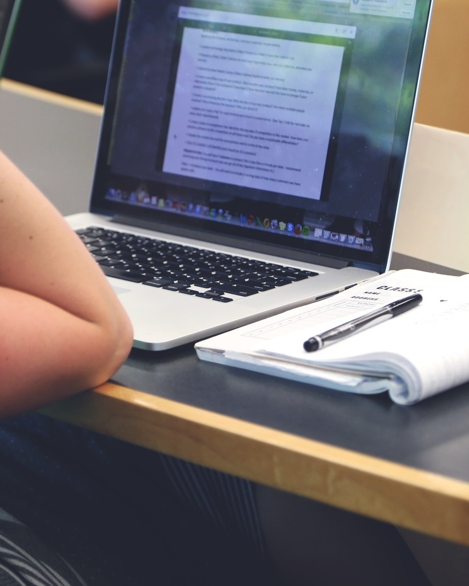 notes-macbook-study-conference.jpg