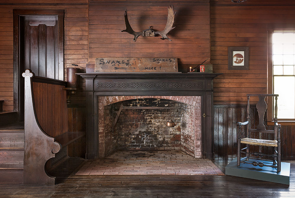 温斯洛-荷马工作室--- Closeup-Fireplace.jpg