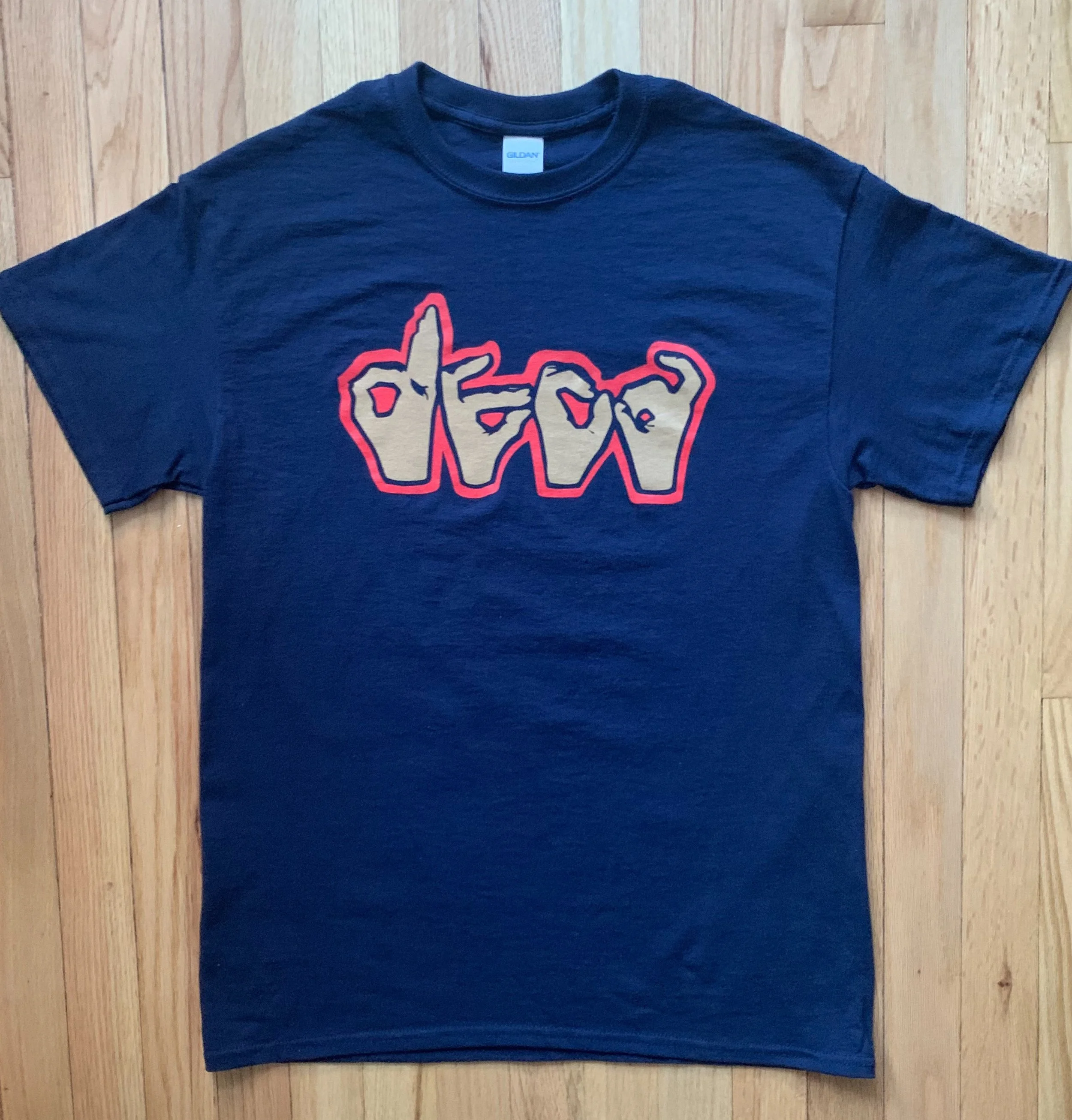 navy blue and red t shirt