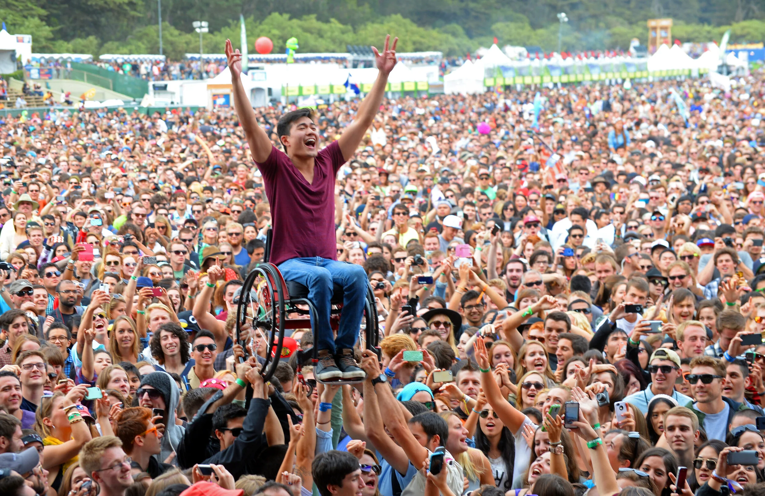 Very risky crowded camping amsterdam public fan photos