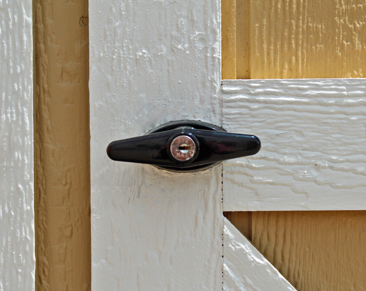 T Handle Door Lock Set Shed Barn Playhouse And More Shed Supply