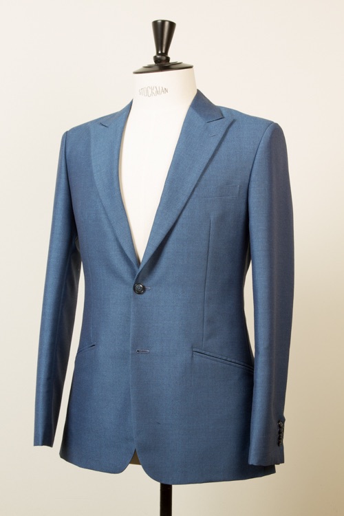 单胸蓝色 Mohair Suit. 点击此处查看完整的投资组合。