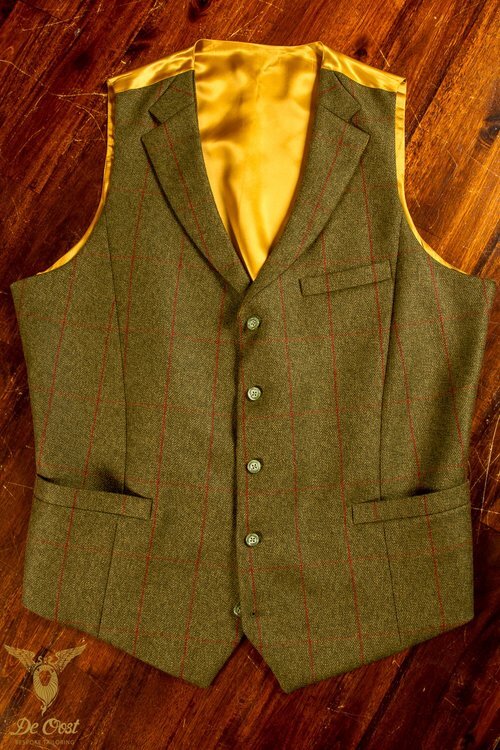 7452 - 手工制作的背心在Tweed fern斜纹斜纹卷红色检查和黄色衬里.jpg