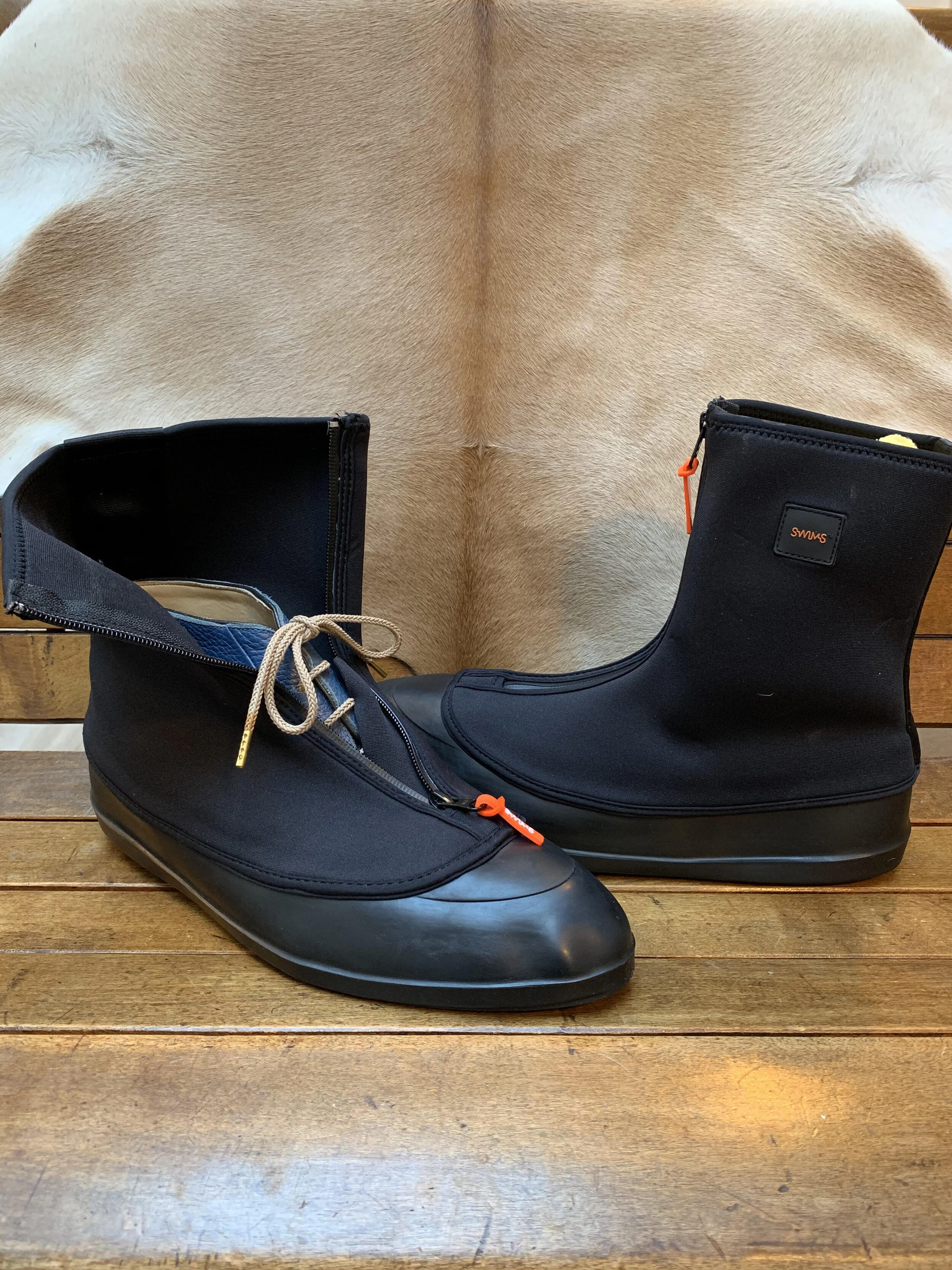 Swims mobster deals overboot