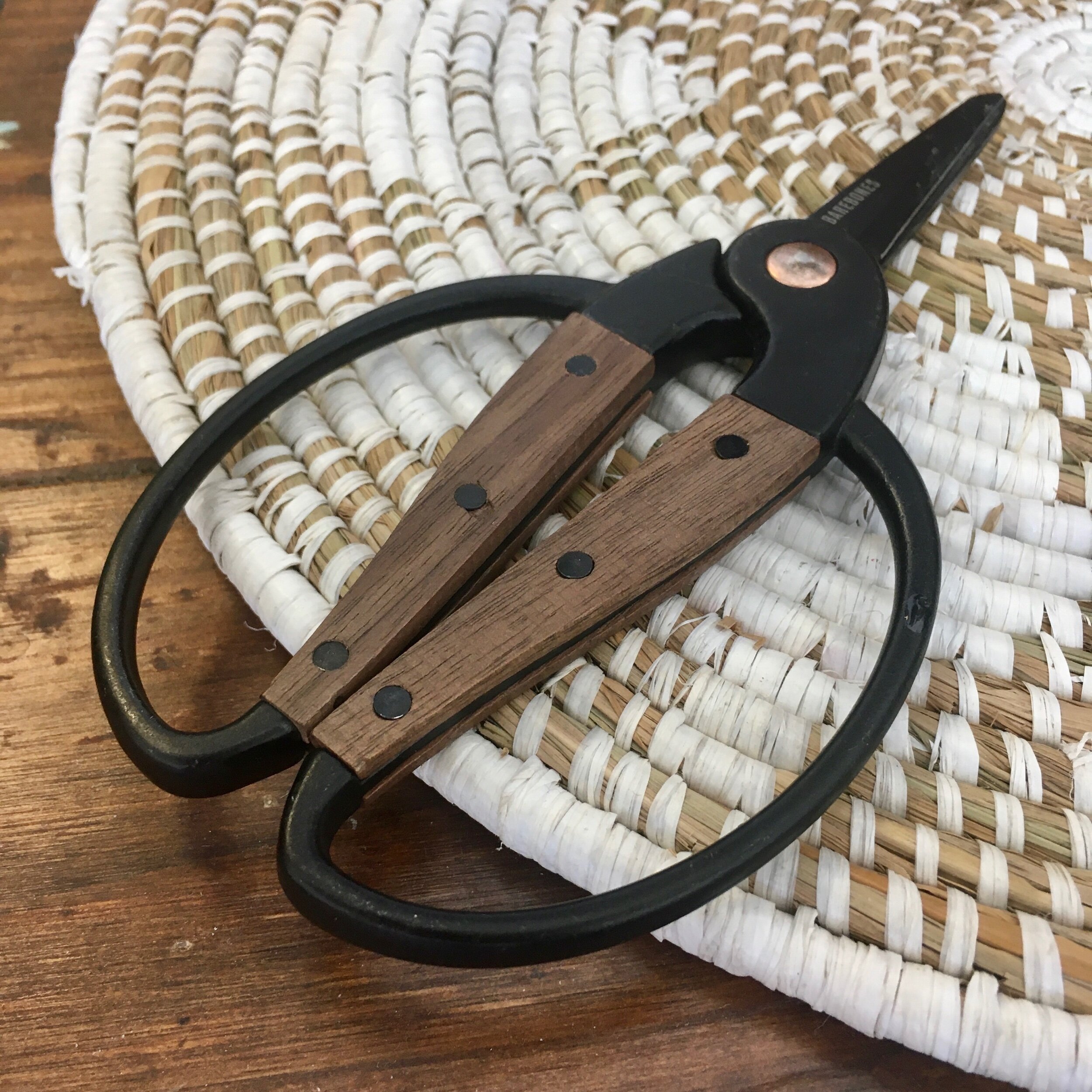 Barebones scissors deals