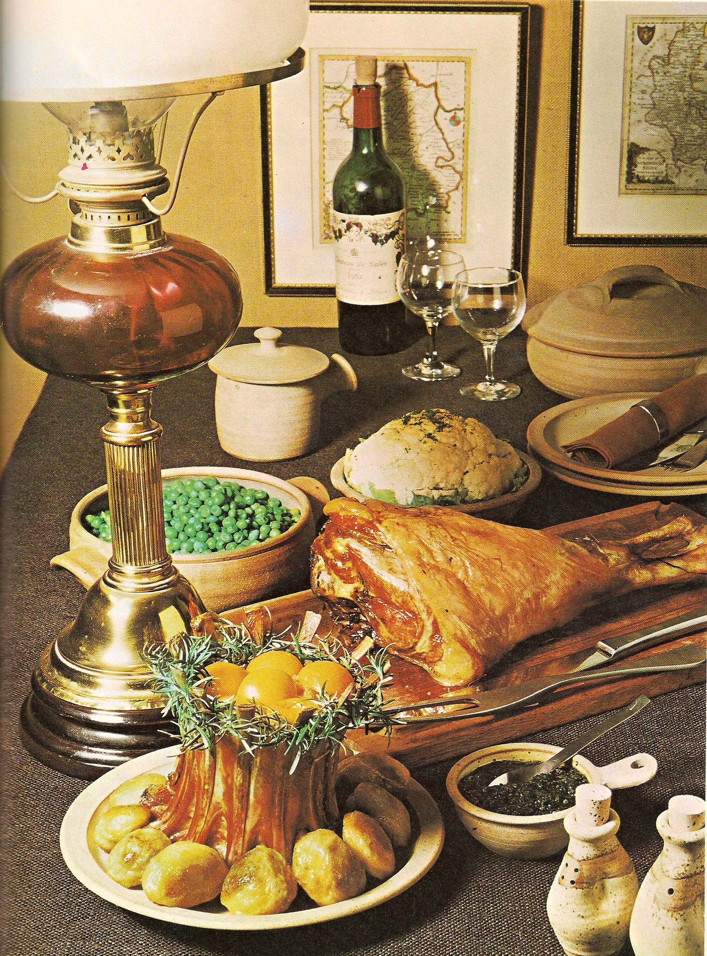 如今,您很少会看到羊排作为皇冠出现-搅拌机Myra Street&搅拌机食谱1972