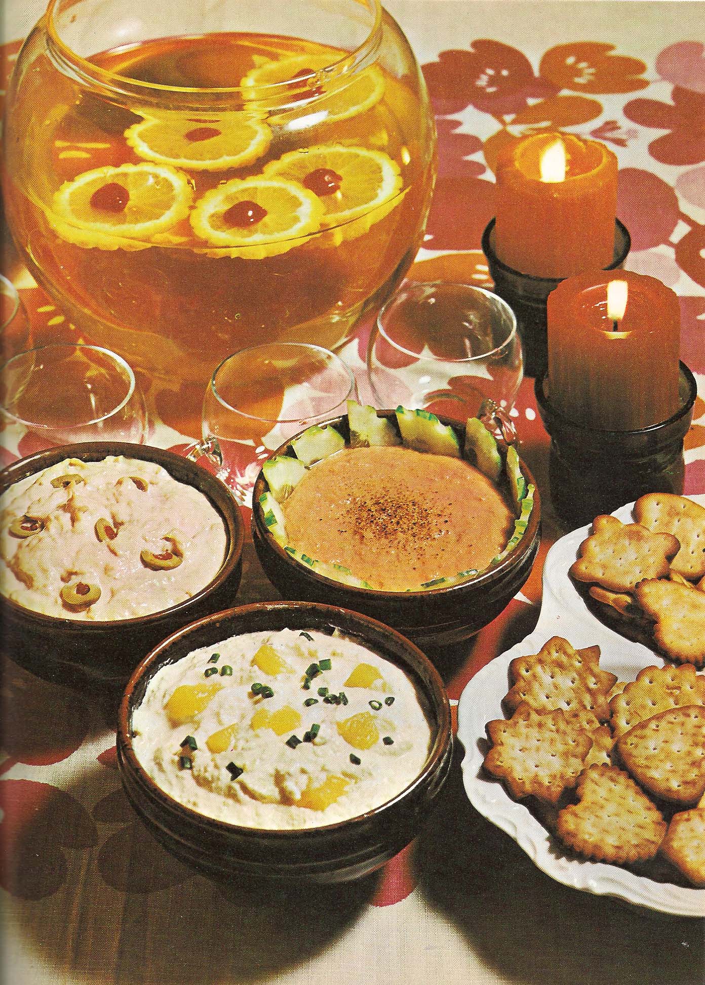 用道具塞满图像似乎也很流行。搅拌机迈拉街&搅拌机食谱1972