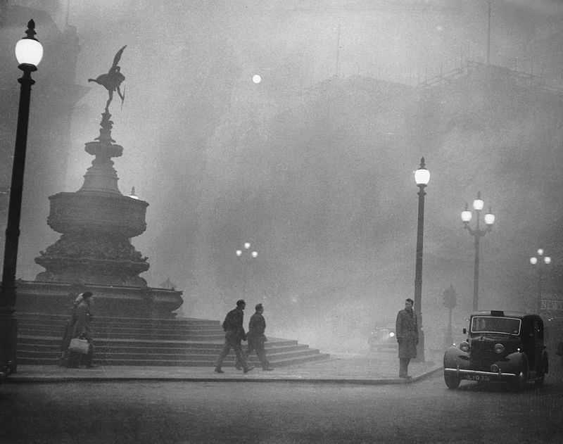 Piccadilly_Circus_in_Pea-Soup.jpg