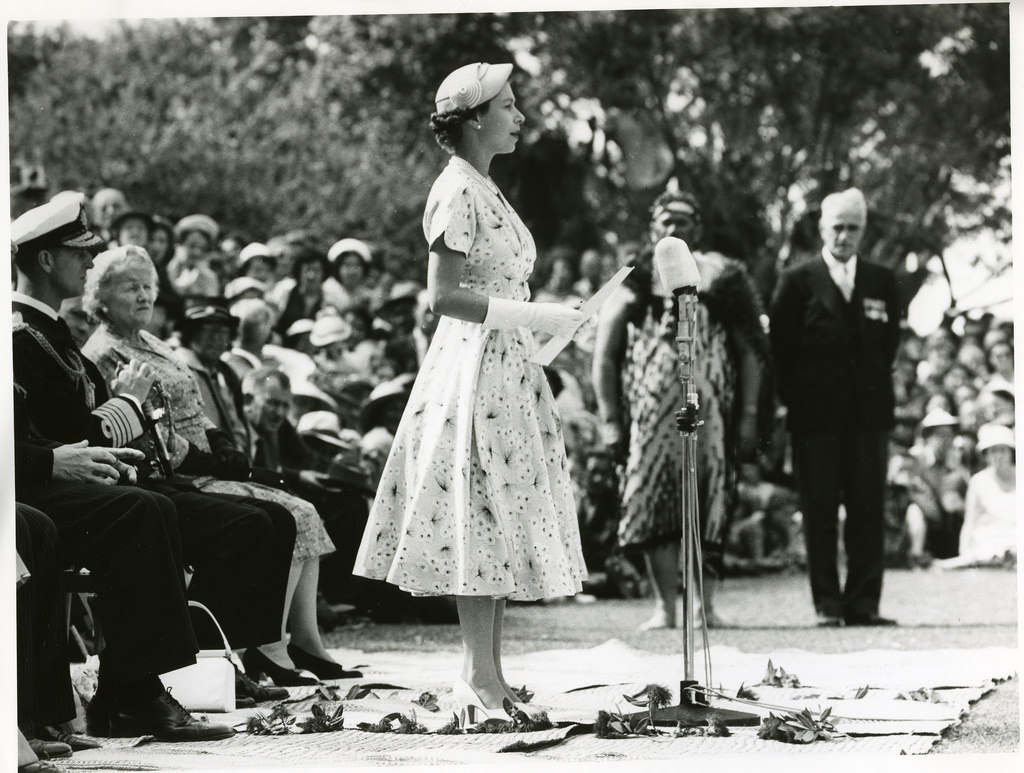 qeii 50s.jpg.