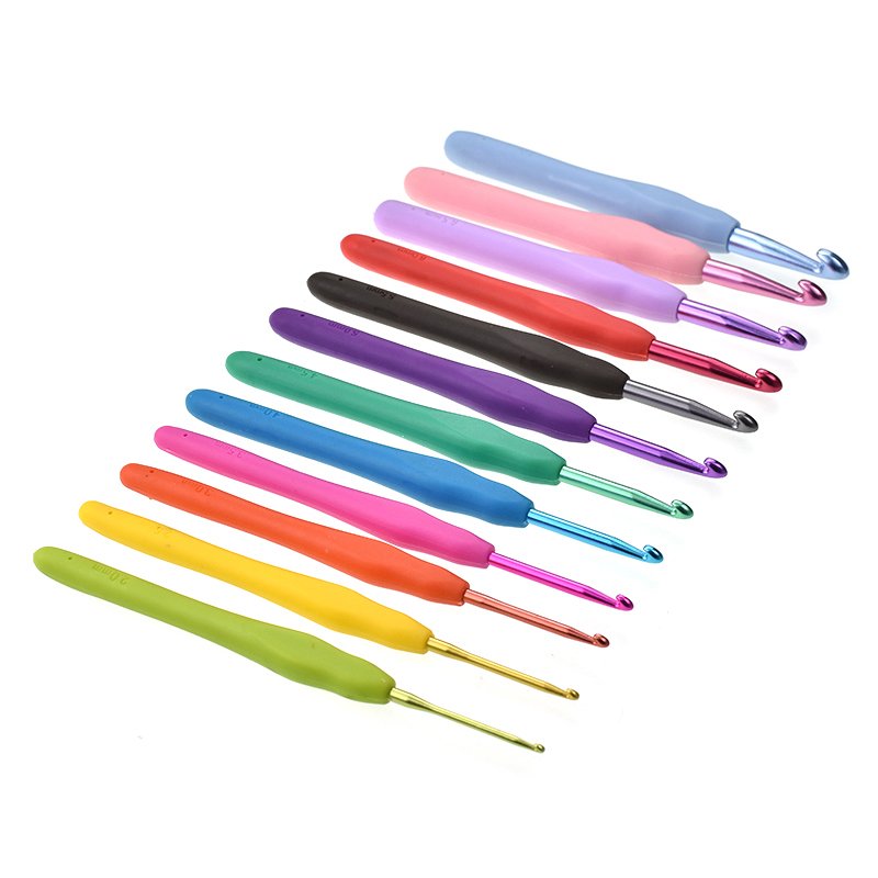 ERGONOMIC SOFT HANDLE CROCHET HOOK SET - INCLUDES 12 PIECES —  -  Yarns, Patterns and Accessories