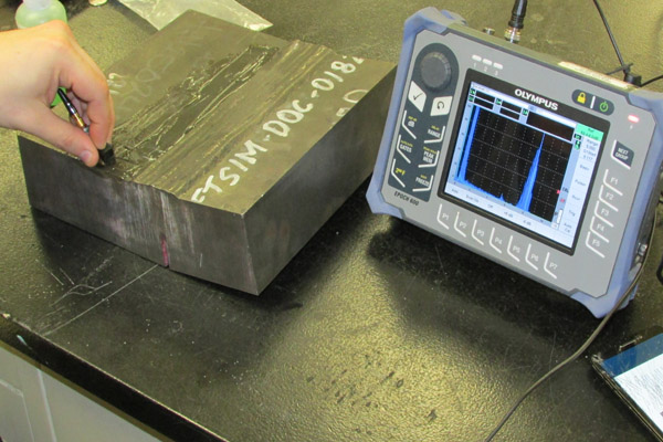 附加问题-该测试方法使用高频声波进行检查和测量. 超声波探伤可用于探伤/评价, 尺寸测量, 材料表征, 缺陷尺寸等. 对材料进行100%的体积检测.