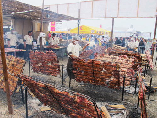 槲寄生 -Roasting-pigs.jpg