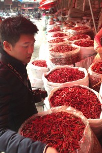 厨师Chiu访问成都的香料市场