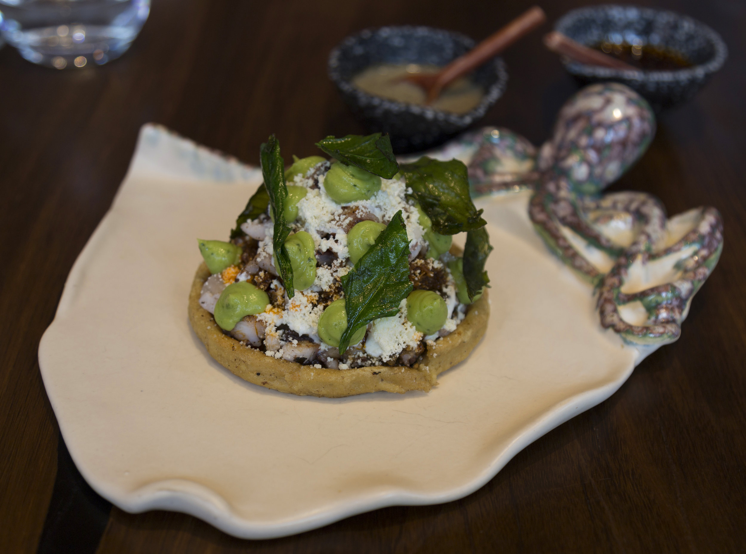 Sope de pulpo ychicharrón