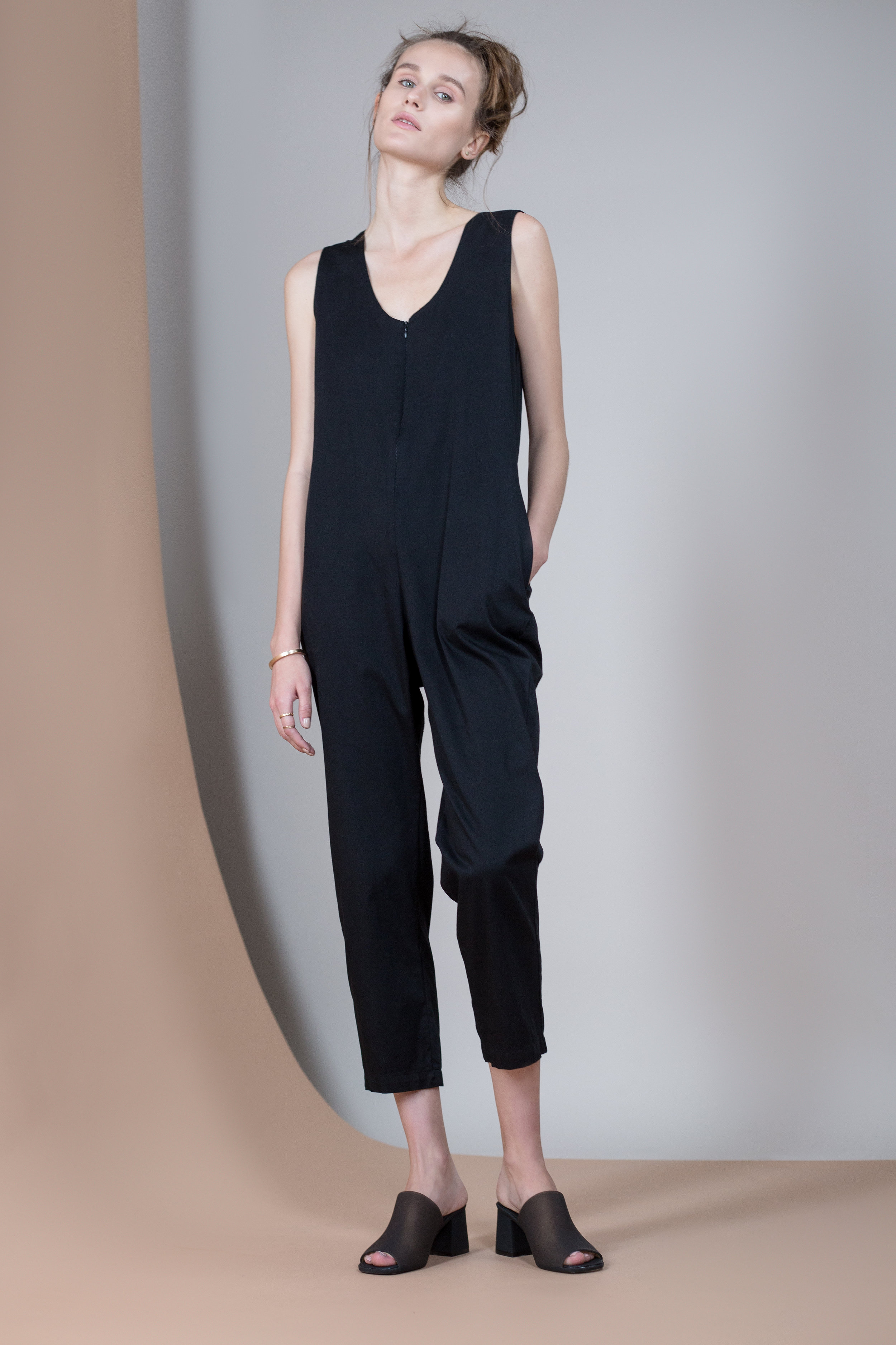 overall black jumpsuit