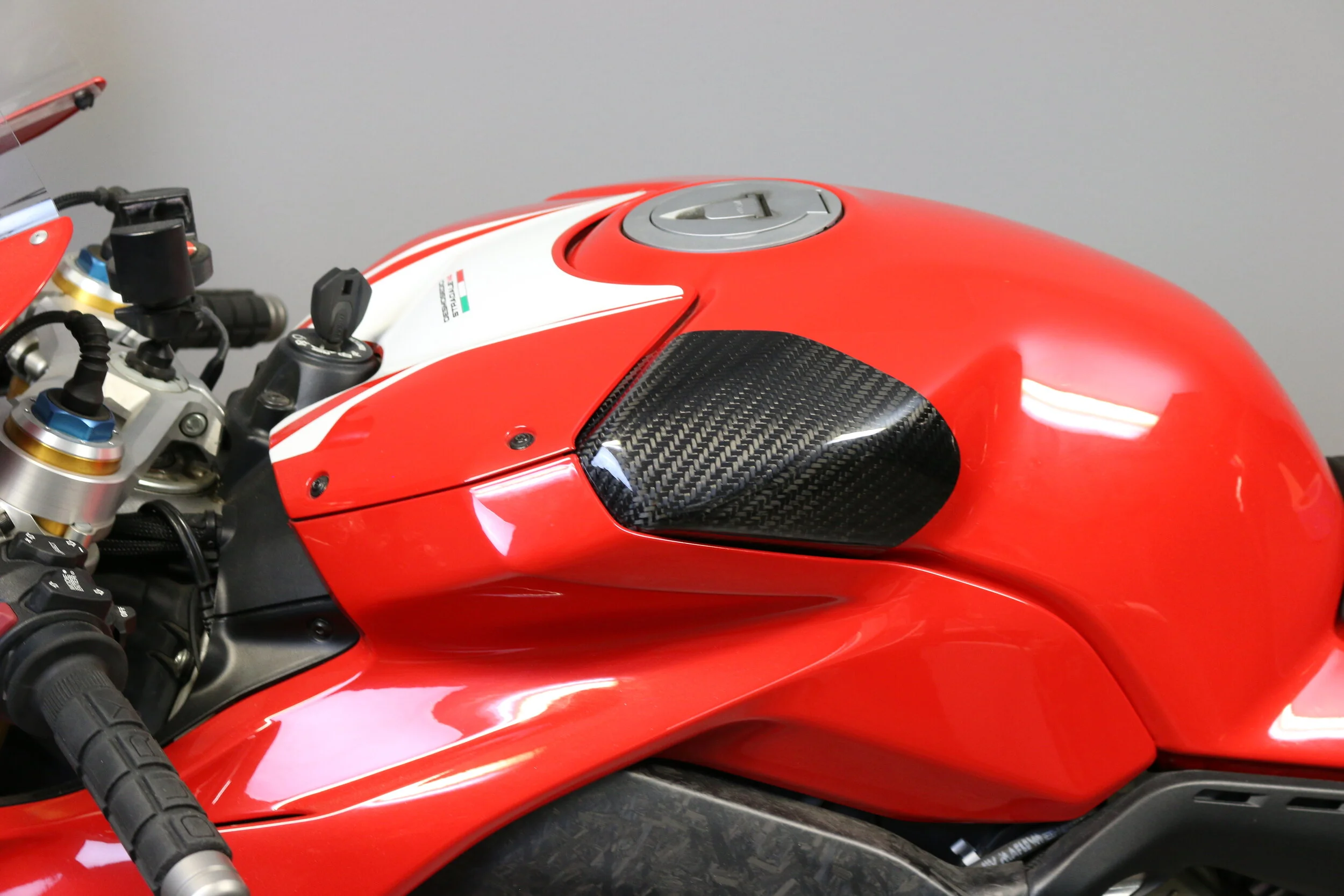 Carbon Fiber Tank Cover Gas Fuel Caps for Ducati PANIGALE V4 V4S