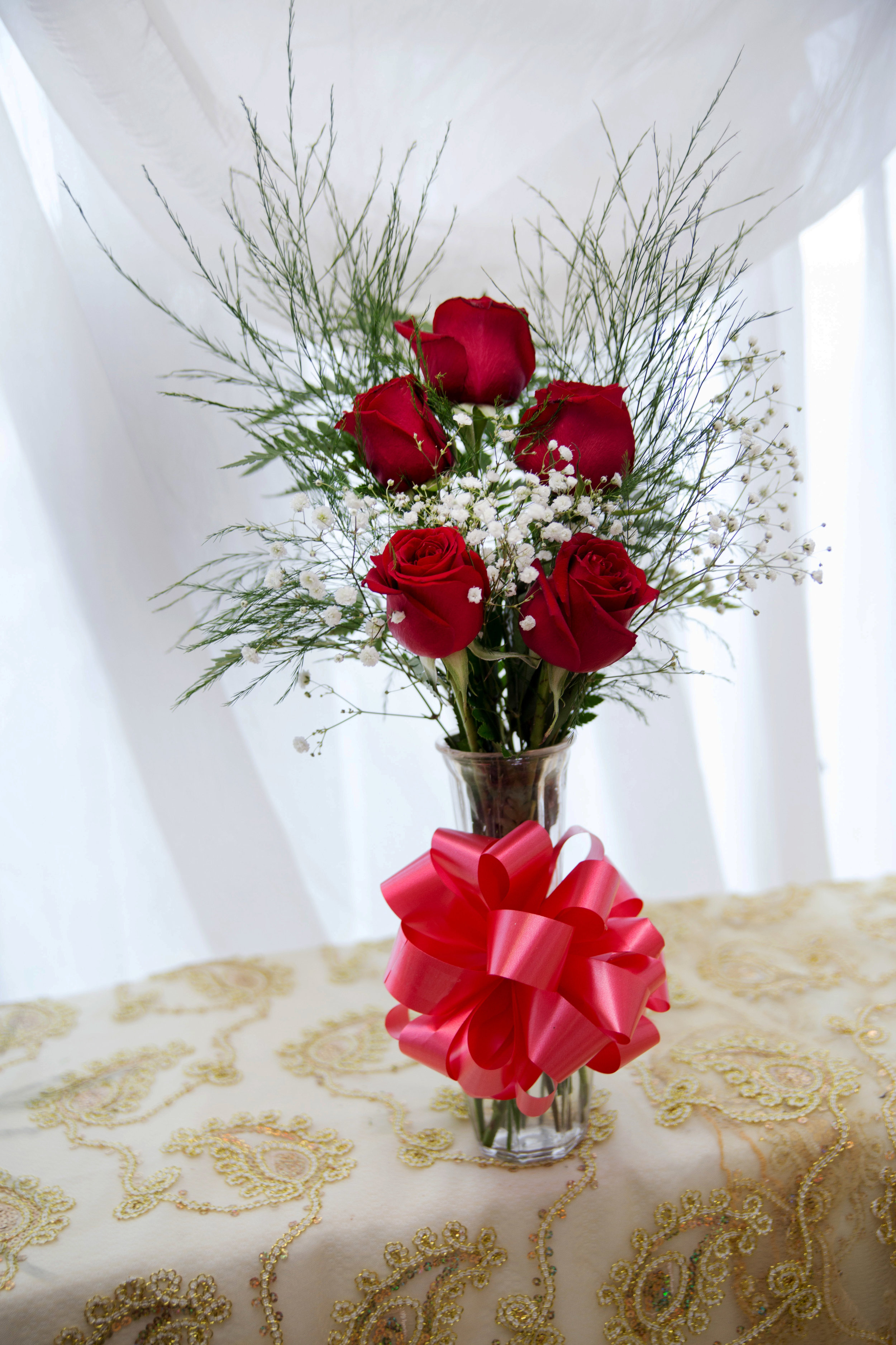 5 Red Roses W Vase Ribbon Minervas Flowers