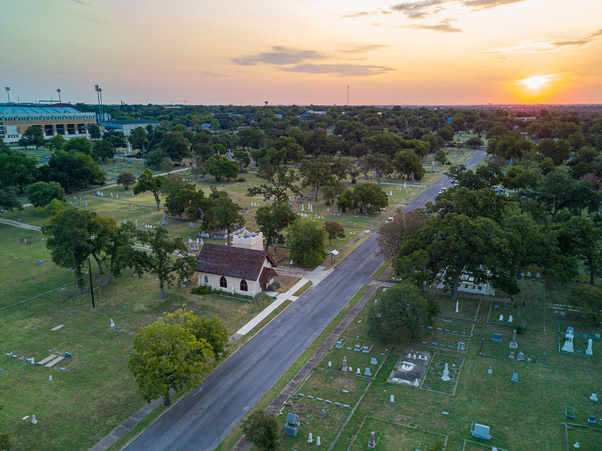 CITY OF AUSTIN PARKS DEPARTMENT - OAKWOOD CEMETERY CHAPEL Special Recognition for Education: All Together Here 照片:瑞安Coursey