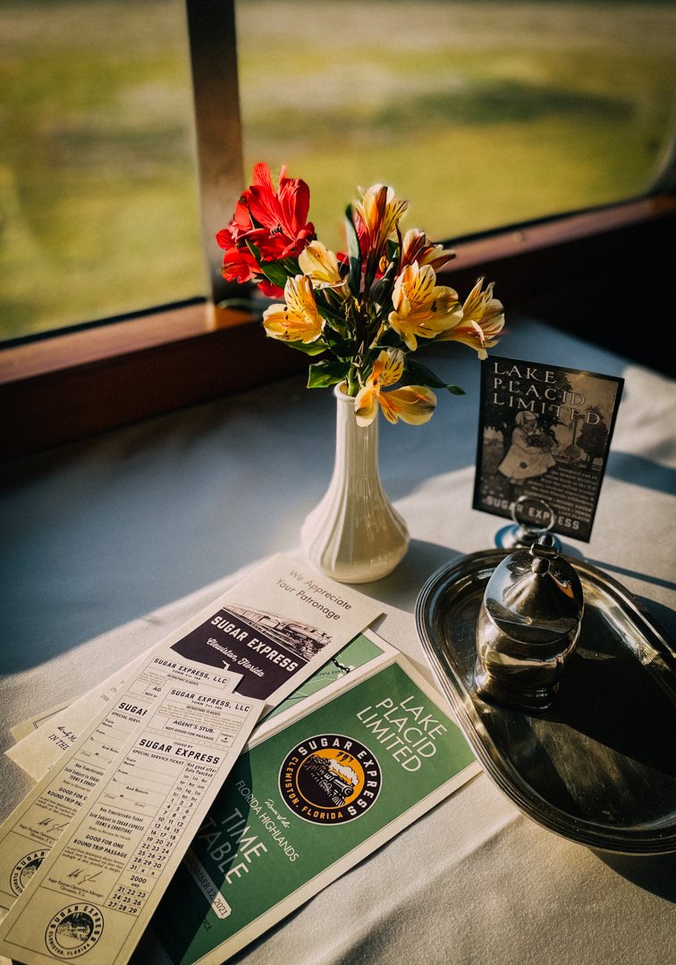 历史启发的铁路客运车票, 信封, 时刻表作为纪念品发给乘客.